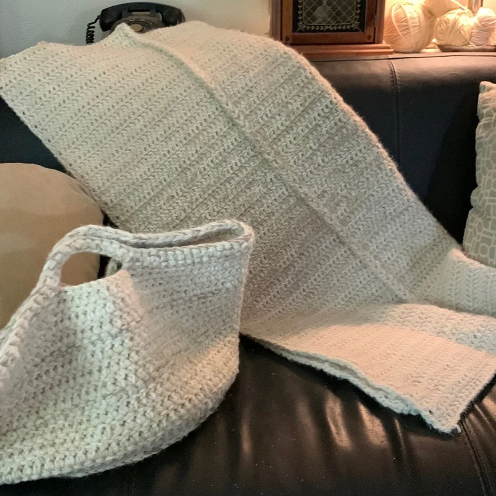 Soft Double Threaded Ombré Handmade Crochet Throw Blanket with Two Ribs - Picture 16 of 17